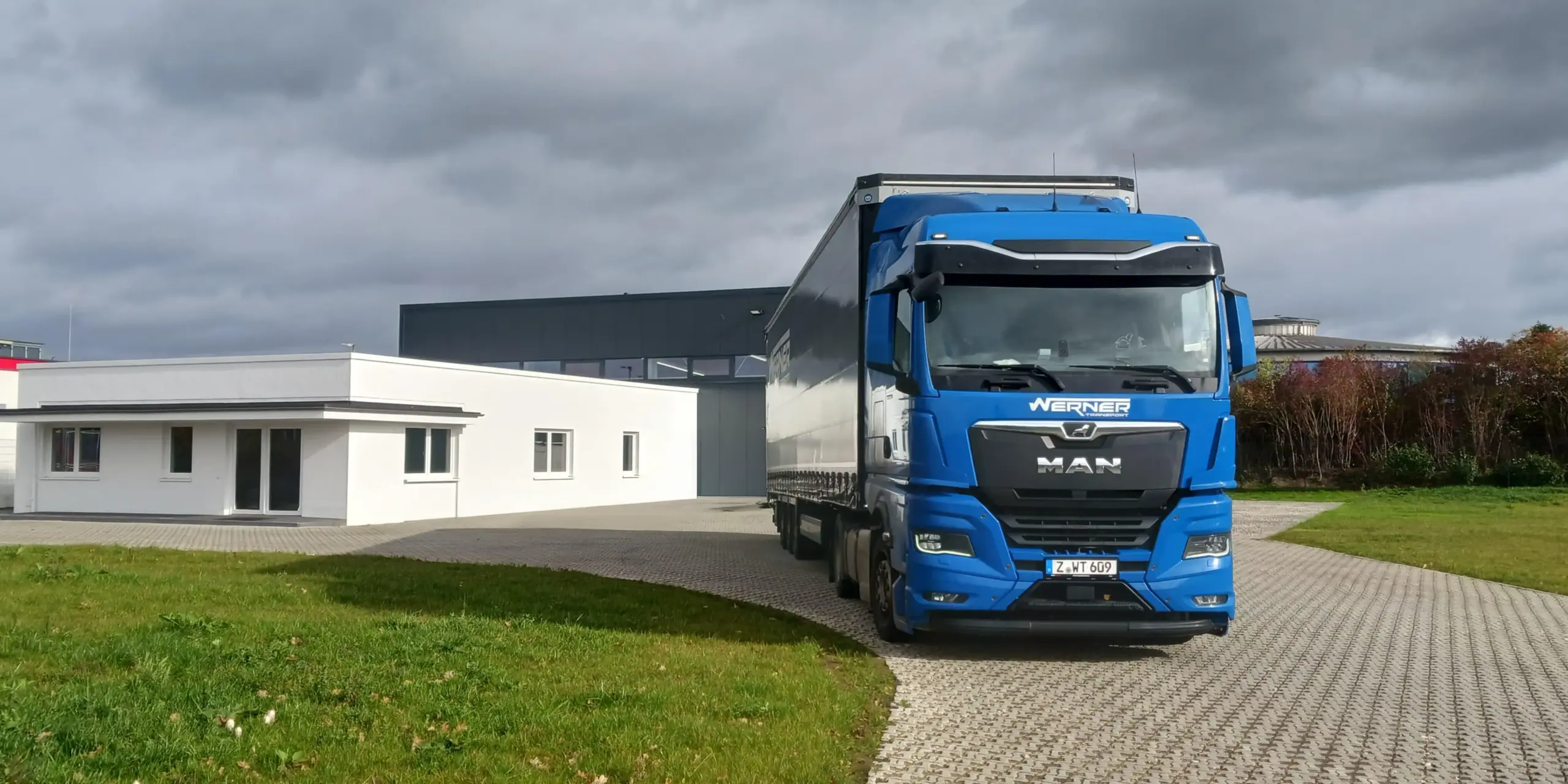 Werner Transport LKW auf dem Betriebshof